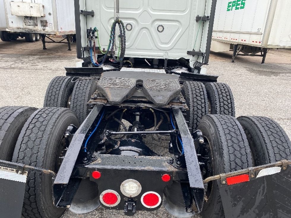 Sleeper Tractor-Heavy Duty Tractors-Freightliner-2021-T12664ST-Prince George-VA-520,875\n\t\tmiles-$ 60,750 - Image 6