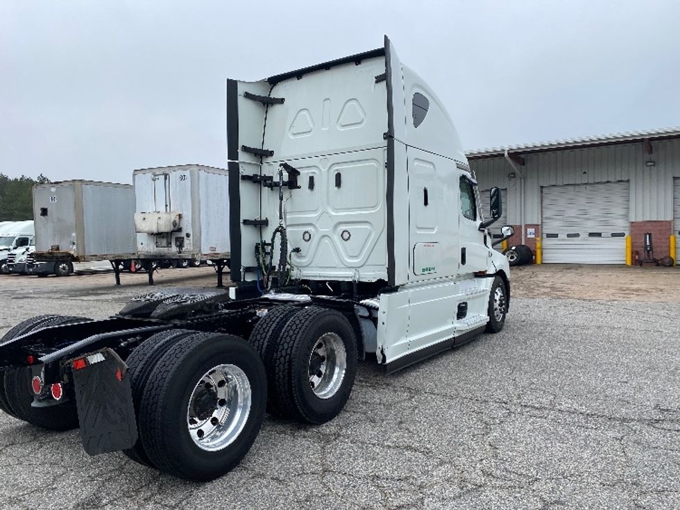 Sleeper Tractor-Heavy Duty Tractors-Freightliner-2021-T12664ST-Prince George-VA-520,875\n\t\tmiles-$ 60,750 - Image 7