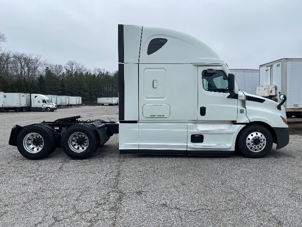Sleeper Tractor-Heavy Duty Tractors-Freightliner-2021-T12664ST-Prince George-VA-520,875\n\t\tmiles-$ 60,750 - Image 8