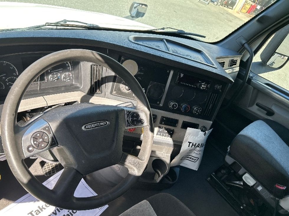 Sleeper Tractor-Heavy Duty Tractors-Freightliner-2021-T12664ST-Prince George-VA-576,938\n\t\tmiles-$ 57,250 - Image 10
