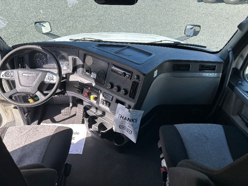 Sleeper Tractor-Heavy Duty Tractors-Freightliner-2021-T12664ST-Prince George-VA-576,938\n\t\tmiles-$ 57,250 - Image 12