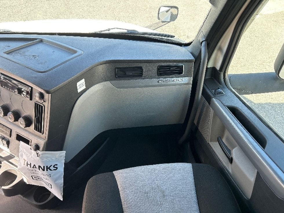 Sleeper Tractor-Heavy Duty Tractors-Freightliner-2021-T12664ST-Prince George-VA-576,938\n\t\tmiles-$ 57,250 - Image 14