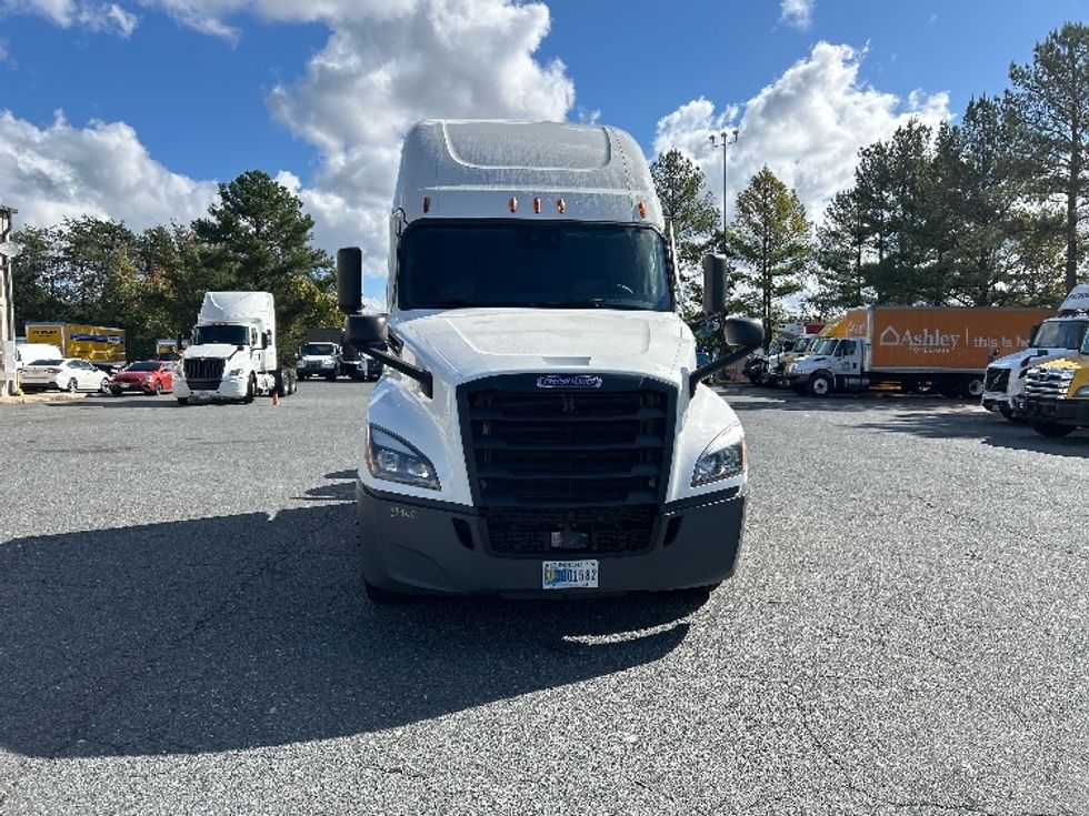Sleeper Tractor-Heavy Duty Tractors-Freightliner-2021-T12664ST-Prince George-VA-576,938\n\t\tmiles-$ 57,250 - Image 2