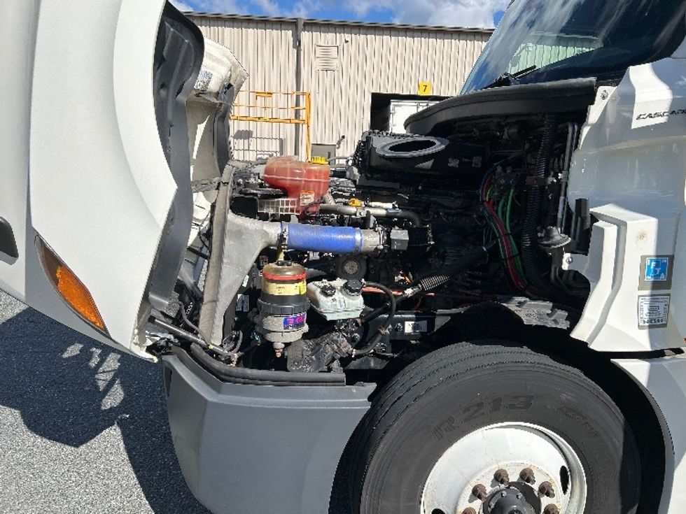 Sleeper Tractor-Heavy Duty Tractors-Freightliner-2021-T12664ST-Prince George-VA-576,938\n\t\tmiles-$ 57,250 - Image 21