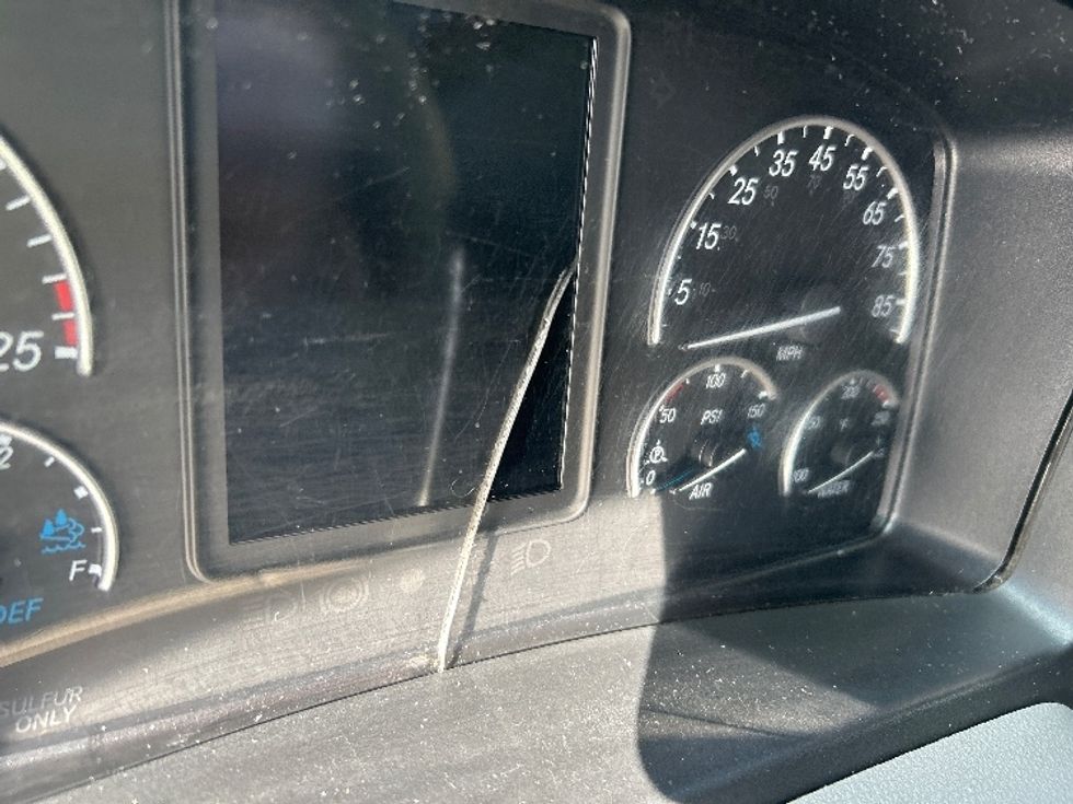 Sleeper Tractor-Heavy Duty Tractors-Freightliner-2021-T12664ST-Prince George-VA-576,938\n\t\tmiles-$ 57,250 - Image 22