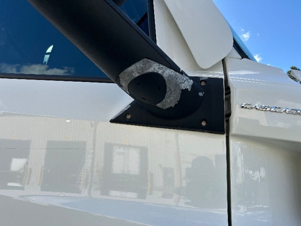 Sleeper Tractor-Heavy Duty Tractors-Freightliner-2021-T12664ST-Prince George-VA-576,938\n\t\tmiles-$ 57,250 - Image 23