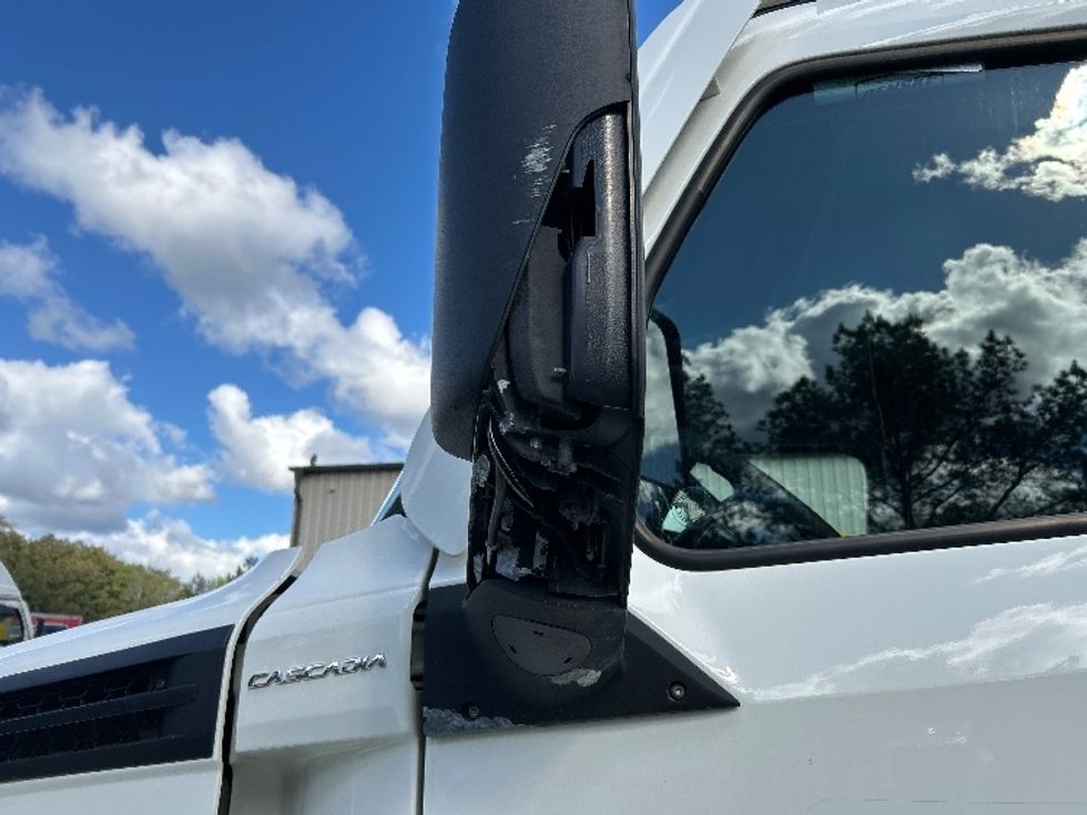 Sleeper Tractor-Heavy Duty Tractors-Freightliner-2021-T12664ST-Prince George-VA-576,938\n\t\tmiles-$ 57,250 - Image 24