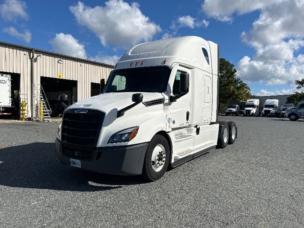 Sleeper Tractor-Heavy Duty Tractors-Freightliner-2021-T12664ST-Prince George-VA-576,938\n\t\tmiles-$ 57,250 - Image 3