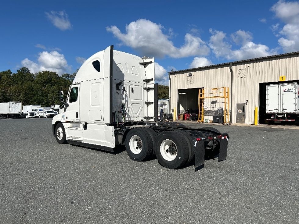Sleeper Tractor-Heavy Duty Tractors-Freightliner-2021-T12664ST-Prince George-VA-576,938\n\t\tmiles-$ 57,250 - Image 5
