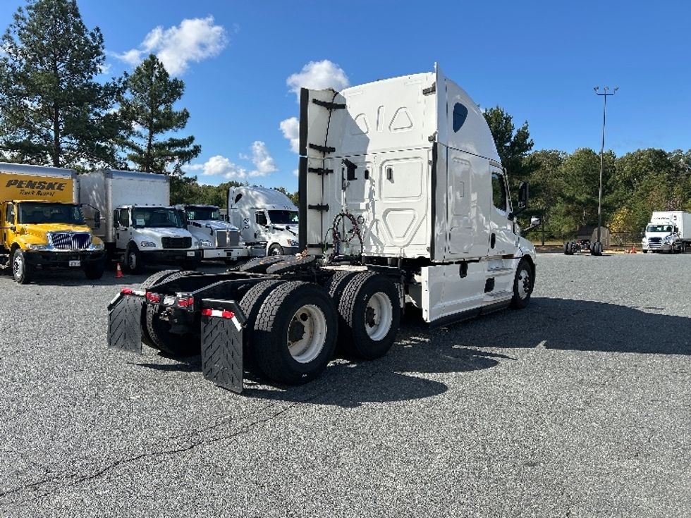Sleeper Tractor-Heavy Duty Tractors-Freightliner-2021-T12664ST-Prince George-VA-576,938\n\t\tmiles-$ 57,250 - Image 7