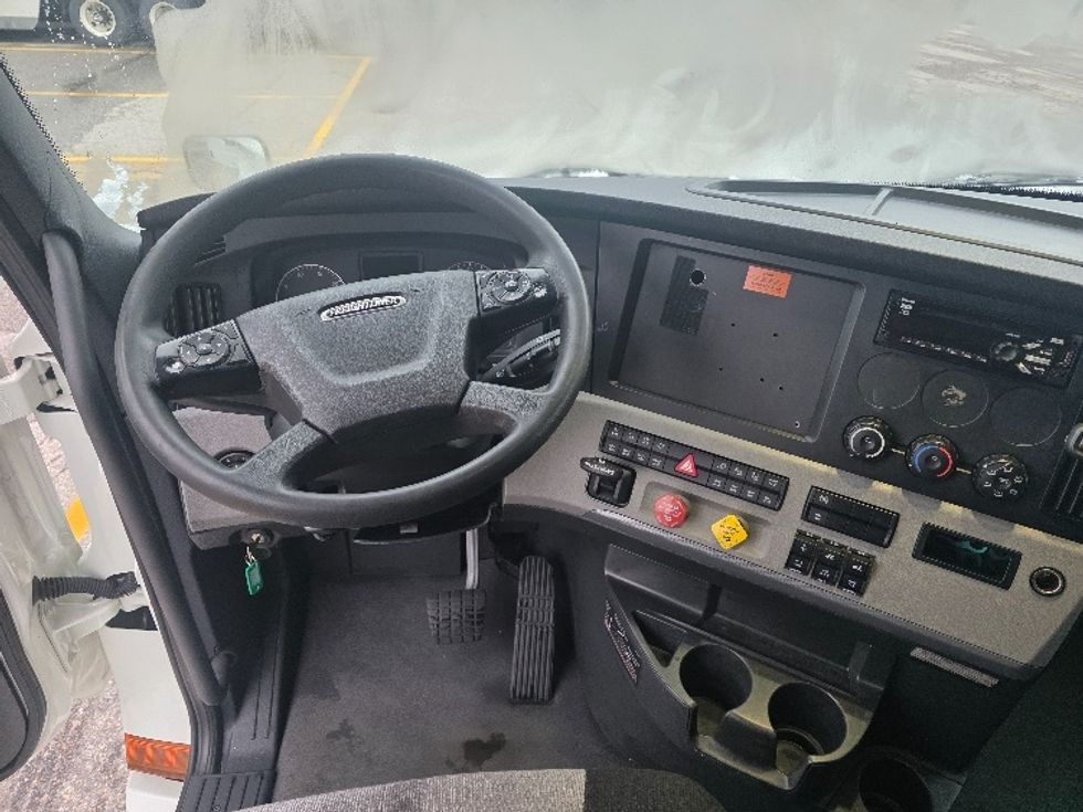 Sleeper Tractor-Heavy Duty Tractors-Freightliner-2021-T12664ST-Prince George-VA-619,474\n\t\tmiles-$ 53,500 - Image 11