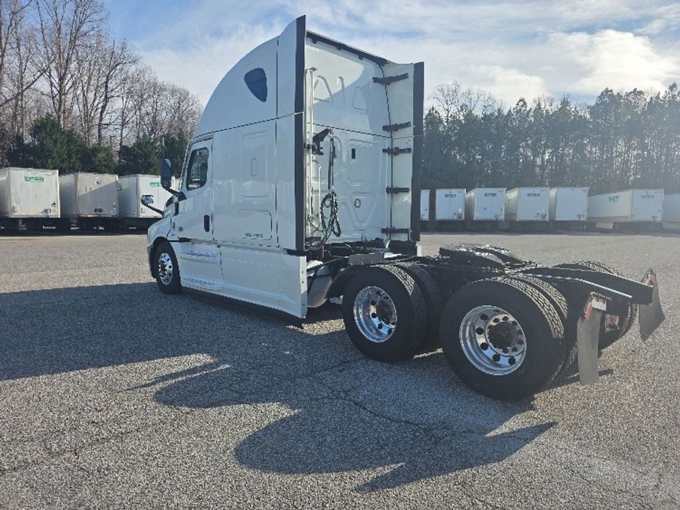 Sleeper Tractor-Heavy Duty Tractors-Freightliner-2021-T12664ST-Prince George-VA-619,474\n\t\tmiles-$ 53,500 - Image 5