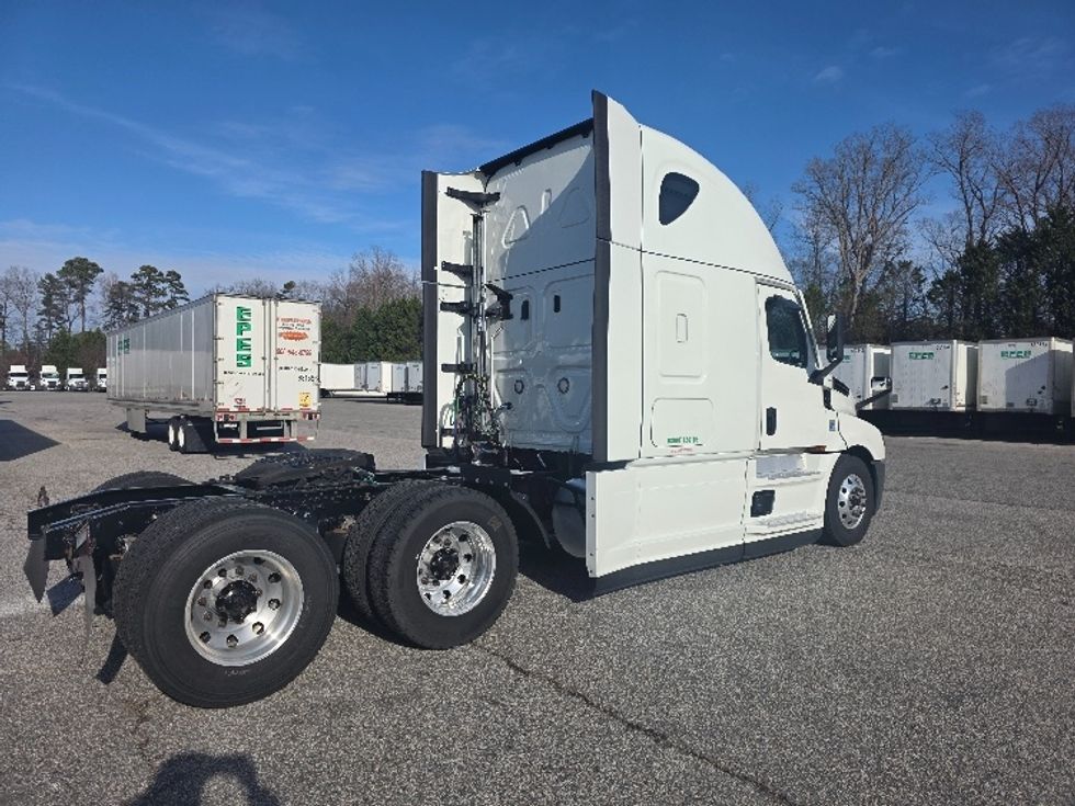 Sleeper Tractor-Heavy Duty Tractors-Freightliner-2021-T12664ST-Prince George-VA-619,474\n\t\tmiles-$ 53,500 - Image 7