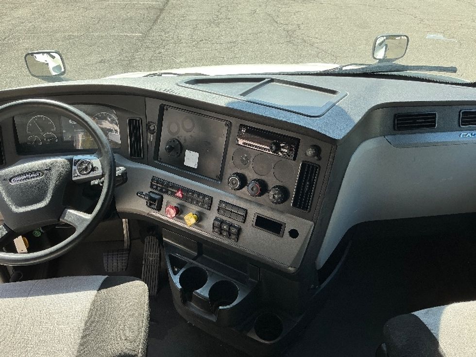 Sleeper Tractor-Heavy Duty Tractors-Freightliner-2021-T12664ST-Prince George-VA-653,203\n\t\tmiles-$ 46,750 - Image 12