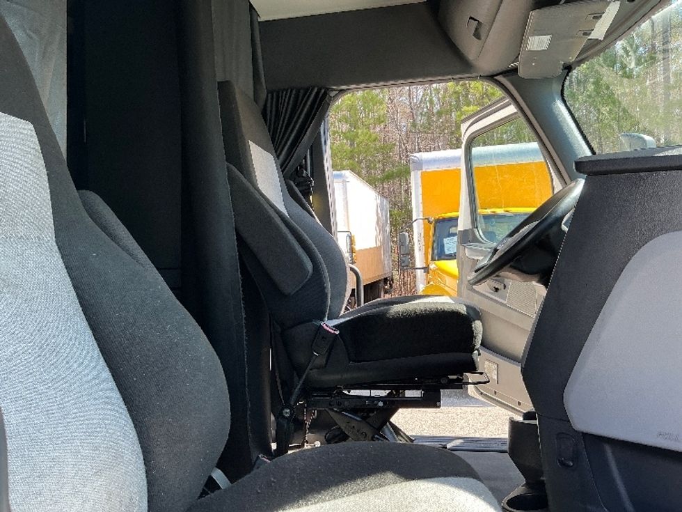 Sleeper Tractor-Heavy Duty Tractors-Freightliner-2021-T12664ST-Prince George-VA-653,203\n\t\tmiles-$ 46,750 - Image 15