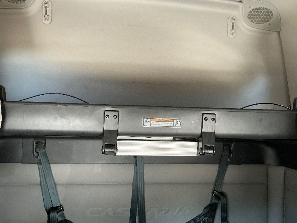 Sleeper Tractor-Heavy Duty Tractors-Freightliner-2021-T12664ST-Prince George-VA-653,203\n\t\tmiles-$ 46,750 - Image 16