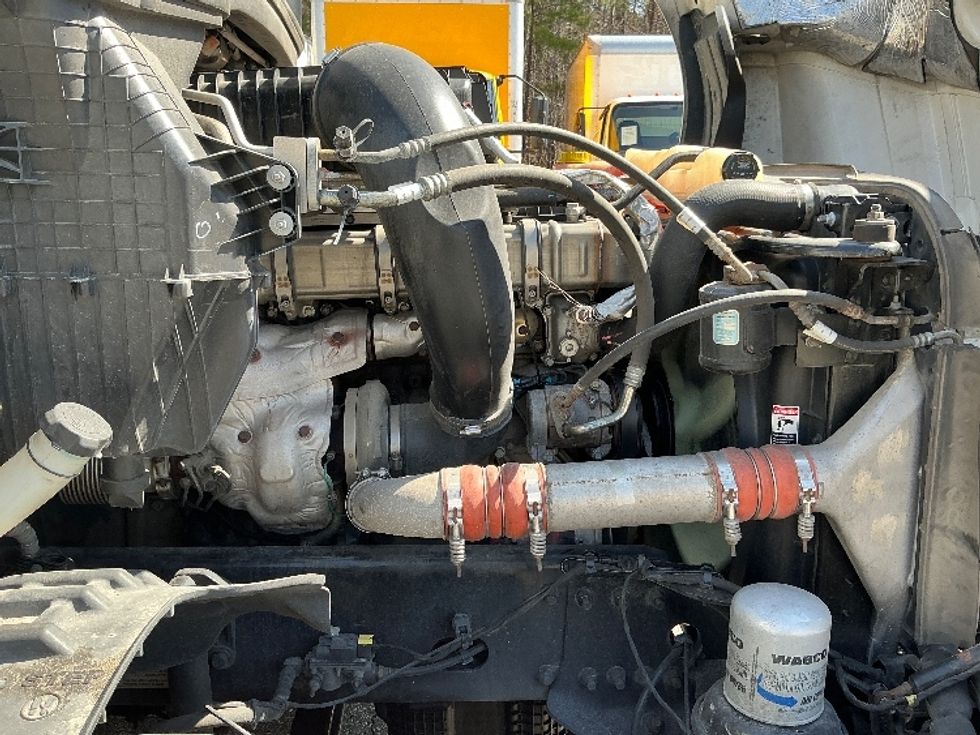 Sleeper Tractor-Heavy Duty Tractors-Freightliner-2021-T12664ST-Prince George-VA-653,203\n\t\tmiles-$ 46,750 - Image 20