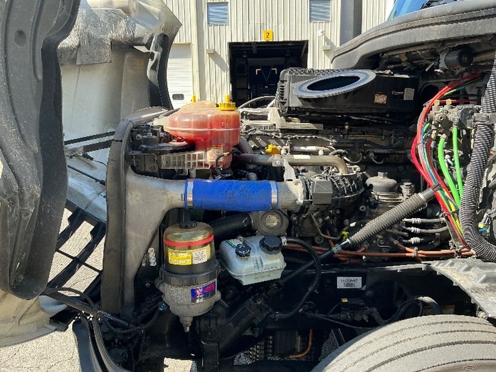 Sleeper Tractor-Heavy Duty Tractors-Freightliner-2021-T12664ST-Prince George-VA-653,203\n\t\tmiles-$ 46,750 - Image 21