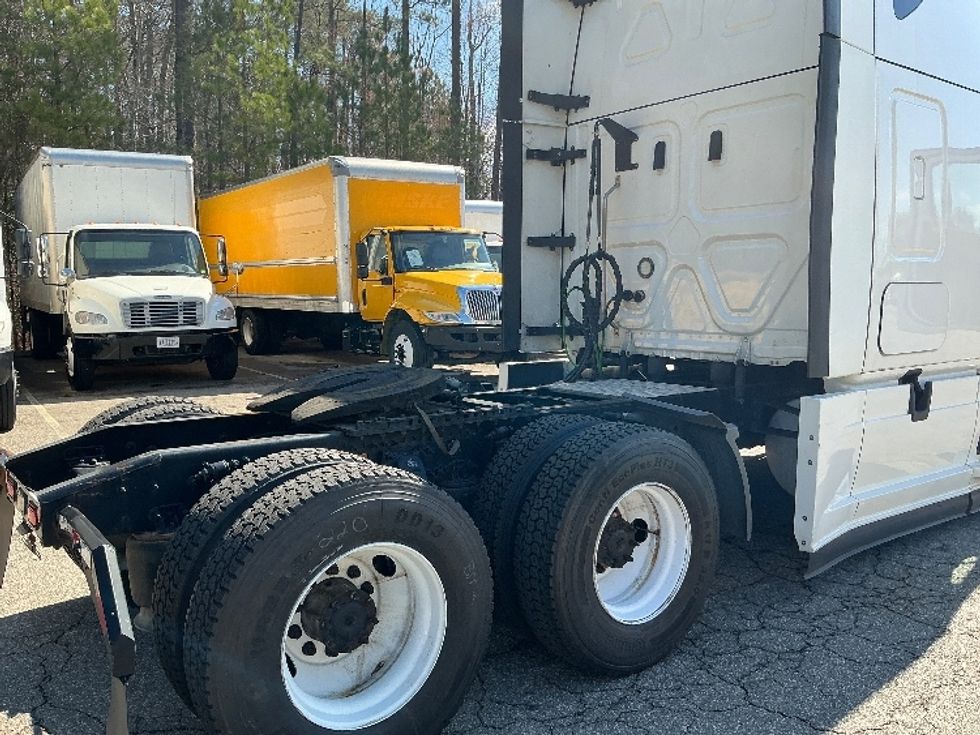 Sleeper Tractor-Heavy Duty Tractors-Freightliner-2021-T12664ST-Prince George-VA-653,203\n\t\tmiles-$ 46,750 - Image 22