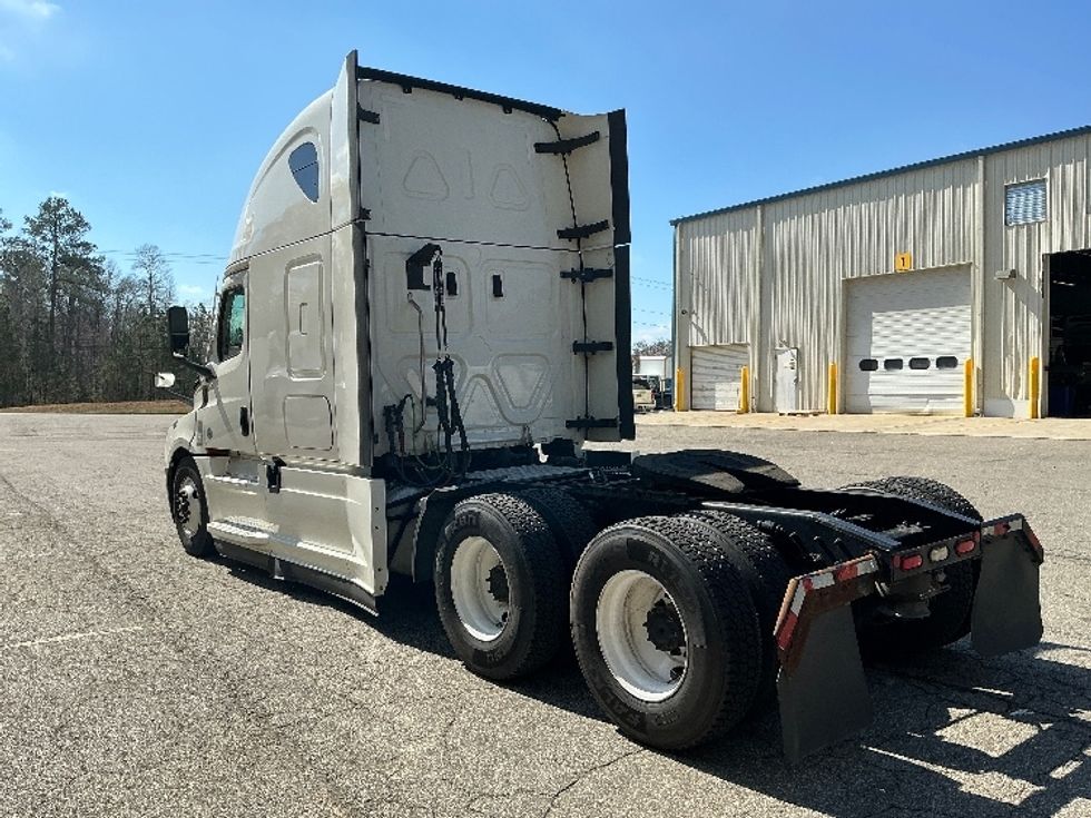 Sleeper Tractor-Heavy Duty Tractors-Freightliner-2021-T12664ST-Prince George-VA-653,203\n\t\tmiles-$ 46,750 - Image 5