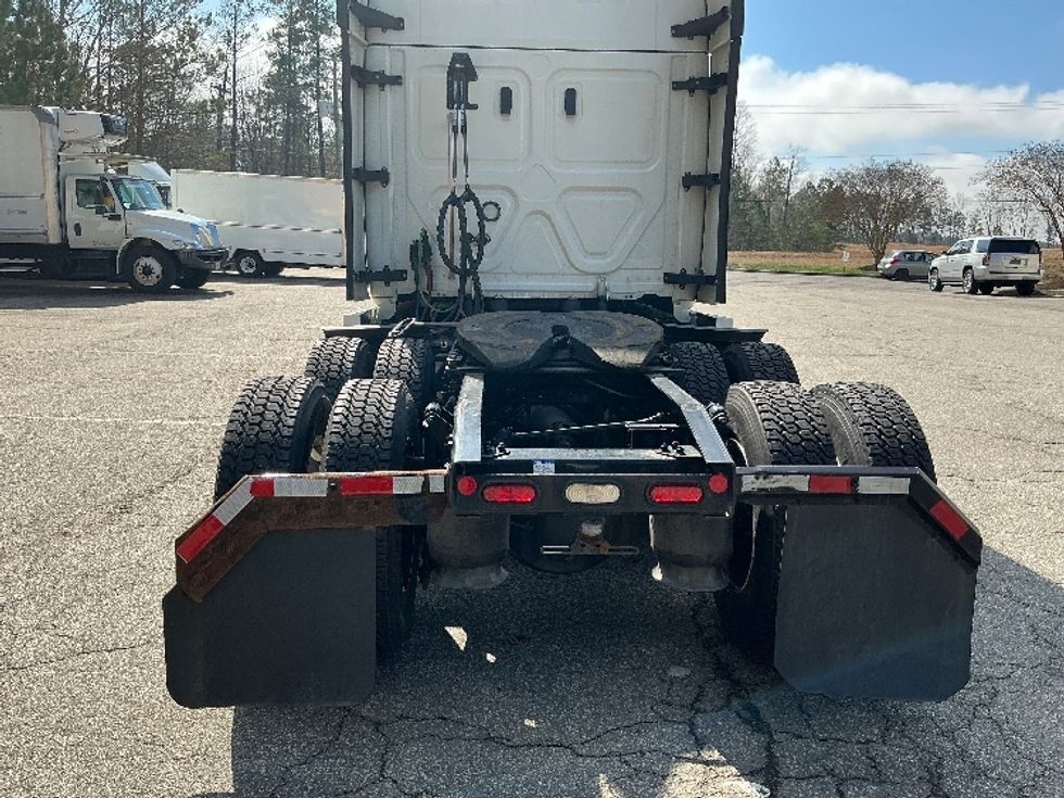 Sleeper Tractor-Heavy Duty Tractors-Freightliner-2021-T12664ST-Prince George-VA-653,203\n\t\tmiles-$ 46,750 - Image 6