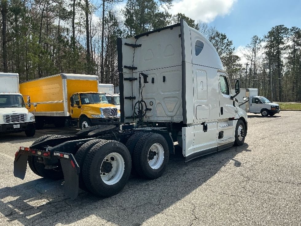 Sleeper Tractor-Heavy Duty Tractors-Freightliner-2021-T12664ST-Prince George-VA-653,203\n\t\tmiles-$ 46,750 - Image 7