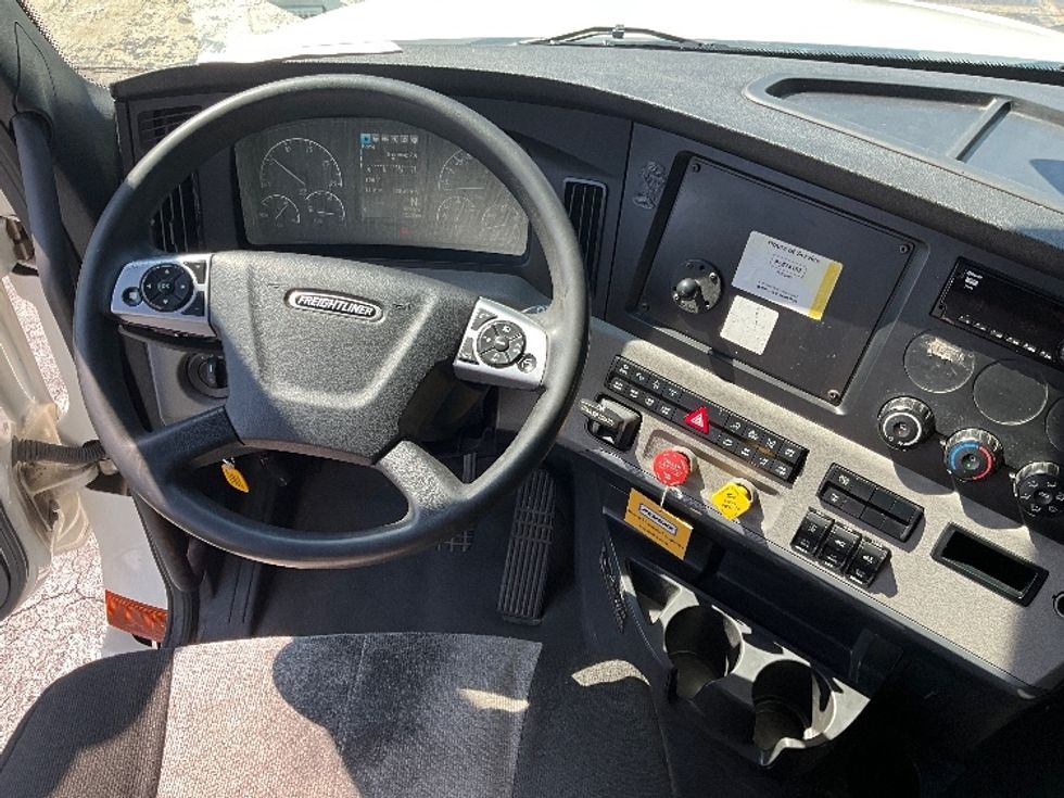 Sleeper Tractor-Heavy Duty Tractors-Freightliner-2021-T12664ST-Raleigh-NC-528,749\n\t\tmiles-$ 62,500 - Image 11