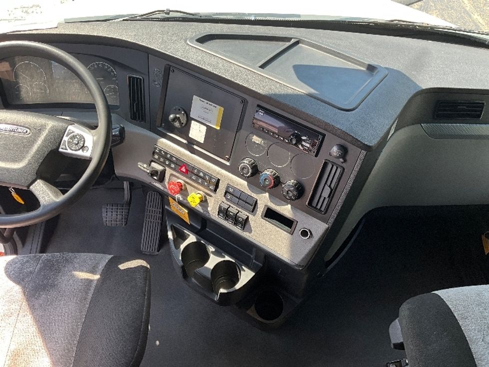 Sleeper Tractor-Heavy Duty Tractors-Freightliner-2021-T12664ST-Raleigh-NC-528,749\n\t\tmiles-$ 62,500 - Image 12