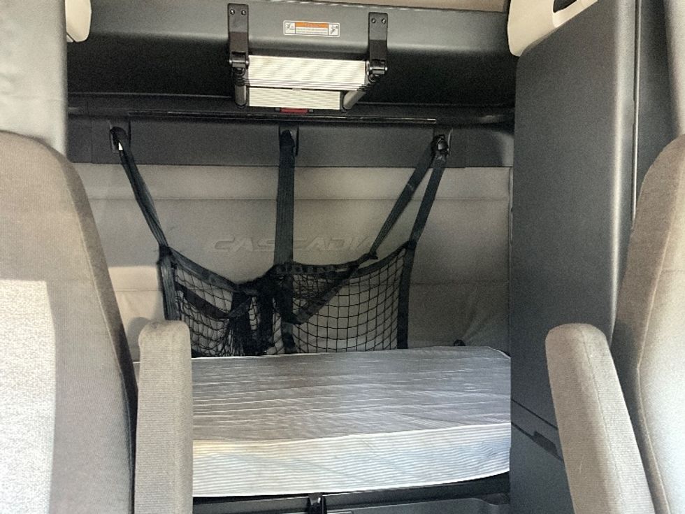 Sleeper Tractor-Heavy Duty Tractors-Freightliner-2021-T12664ST-Raleigh-NC-528,749\n\t\tmiles-$ 62,500 - Image 16