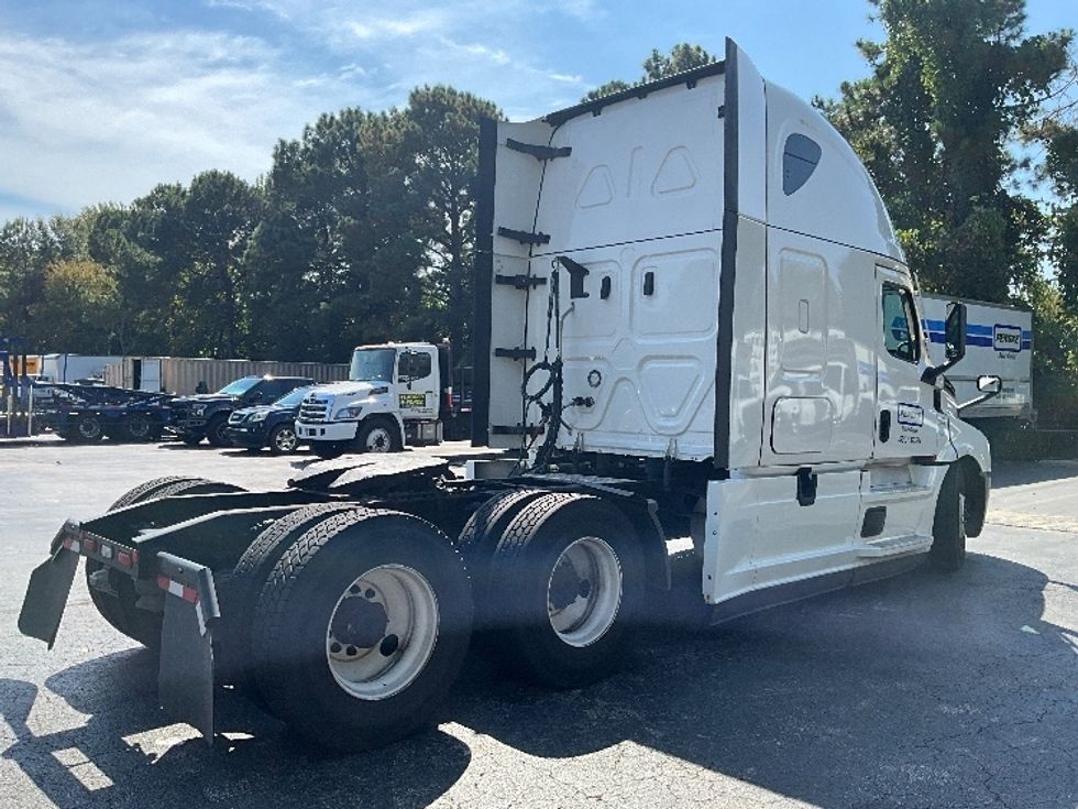 Sleeper Tractor-Heavy Duty Tractors-Freightliner-2021-T12664ST-Raleigh-NC-528,749\n\t\tmiles-$ 62,500 - Image 7