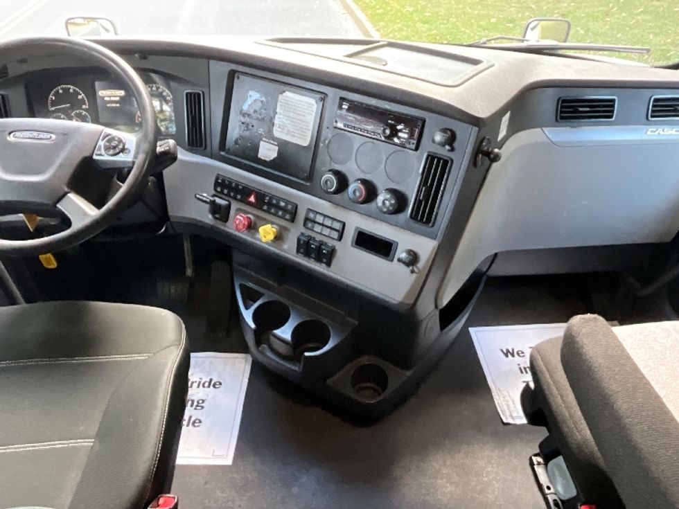 Sleeper Tractor-Heavy Duty Tractors-Freightliner-2021-T12664ST-Reading-PA-617,933\n\t\tmiles-$ 53,000 - Image 12