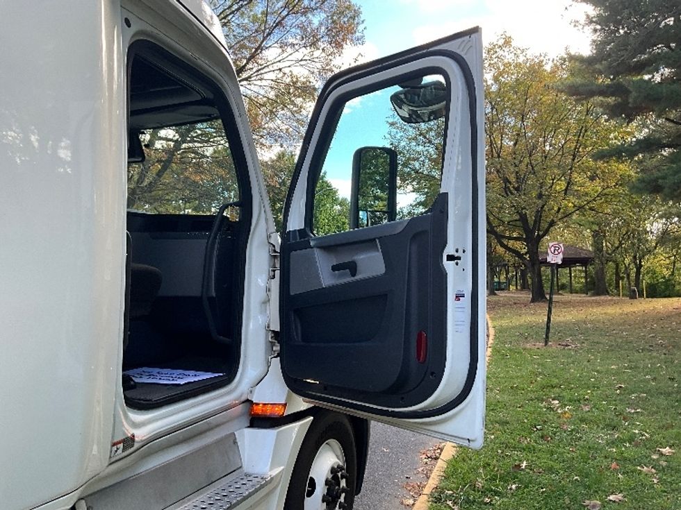 Sleeper Tractor-Heavy Duty Tractors-Freightliner-2021-T12664ST-Reading-PA-617,933\n\t\tmiles-$ 53,000 - Image 13