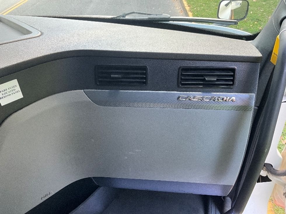 Sleeper Tractor-Heavy Duty Tractors-Freightliner-2021-T12664ST-Reading-PA-617,933\n\t\tmiles-$ 53,000 - Image 14