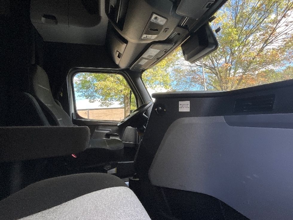 Sleeper Tractor-Heavy Duty Tractors-Freightliner-2021-T12664ST-Reading-PA-617,933\n\t\tmiles-$ 53,000 - Image 15