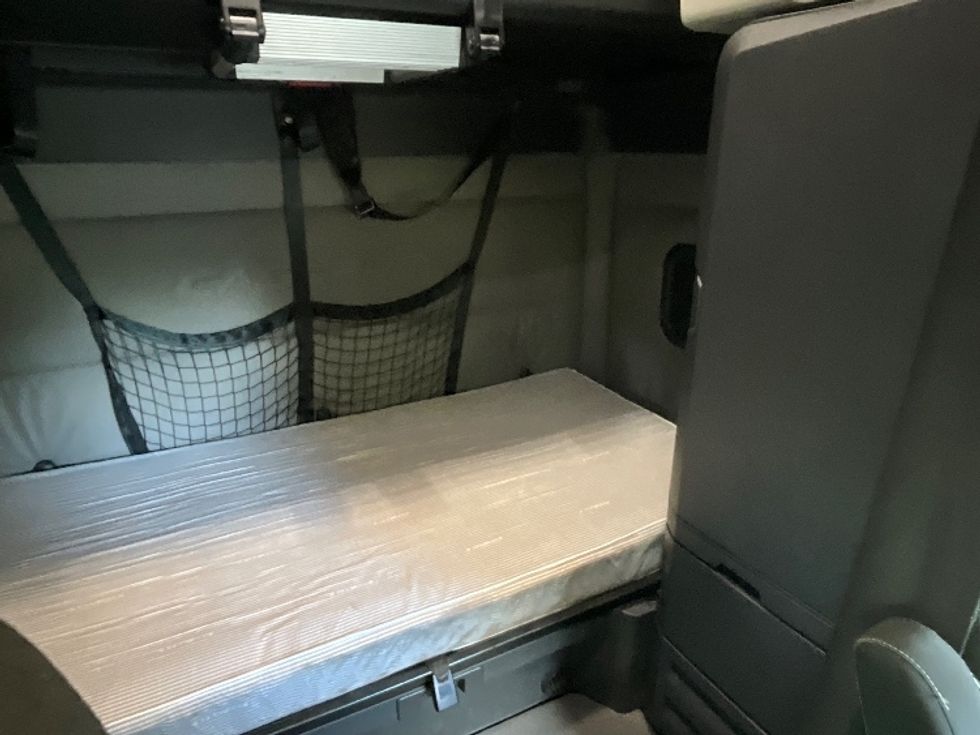 Sleeper Tractor-Heavy Duty Tractors-Freightliner-2021-T12664ST-Reading-PA-617,933\n\t\tmiles-$ 53,000 - Image 16