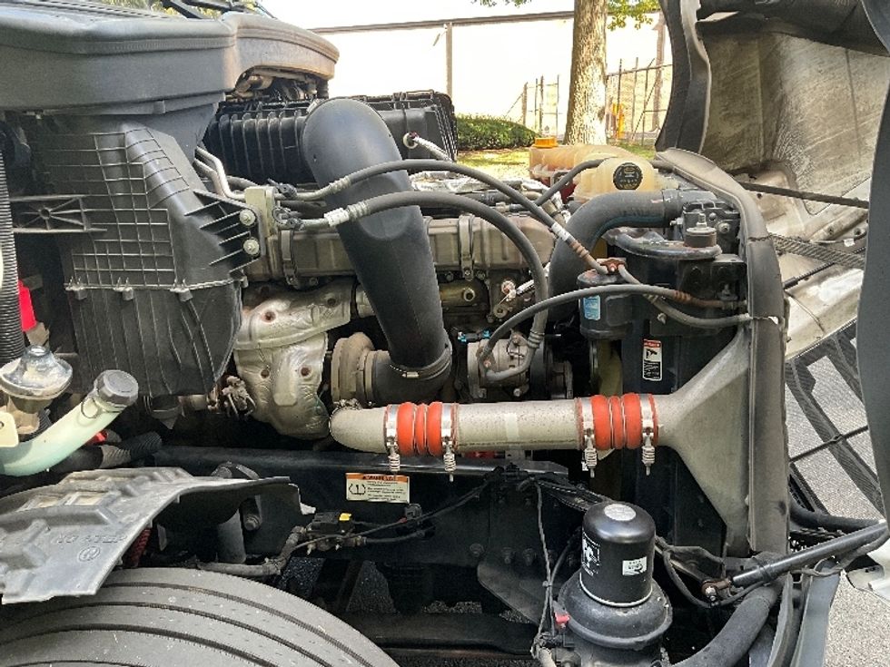 Sleeper Tractor-Heavy Duty Tractors-Freightliner-2021-T12664ST-Reading-PA-617,933\n\t\tmiles-$ 53,000 - Image 20