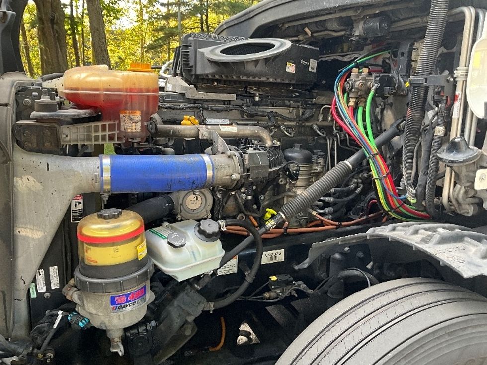 Sleeper Tractor-Heavy Duty Tractors-Freightliner-2021-T12664ST-Reading-PA-617,933\n\t\tmiles-$ 53,000 - Image 21