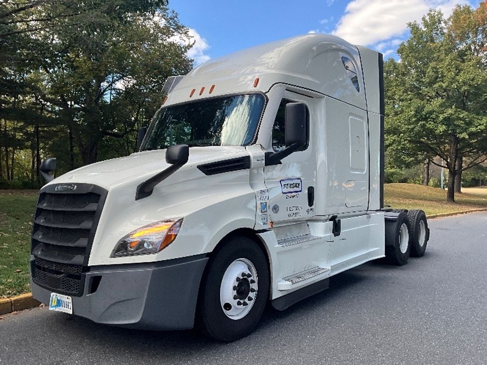 Sleeper Tractor-Heavy Duty Tractors-Freightliner-2021-T12664ST-Reading-PA-617,933\n\t\tmiles-$ 53,000 - Image 3