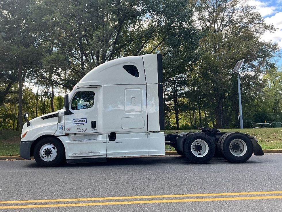 Sleeper Tractor-Heavy Duty Tractors-Freightliner-2021-T12664ST-Reading-PA-617,933\n\t\tmiles-$ 53,000 - Image 4