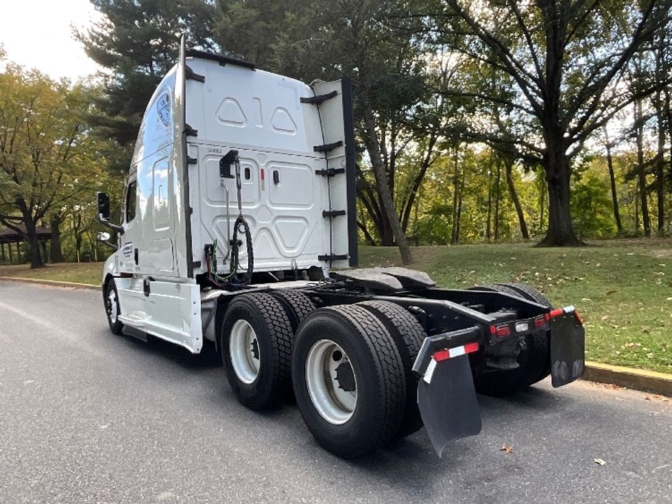 Sleeper Tractor-Heavy Duty Tractors-Freightliner-2021-T12664ST-Reading-PA-617,933\n\t\tmiles-$ 53,000 - Image 5