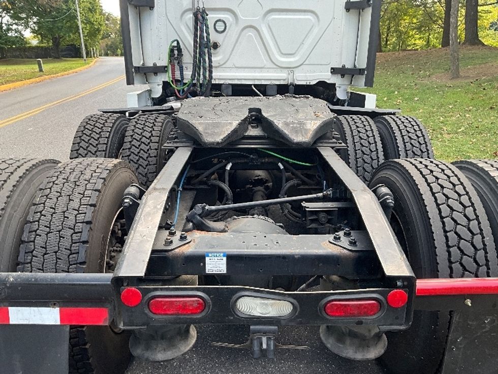 Sleeper Tractor-Heavy Duty Tractors-Freightliner-2021-T12664ST-Reading-PA-617,933\n\t\tmiles-$ 53,000 - Image 6
