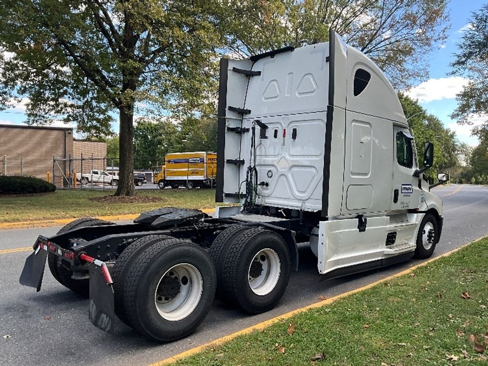 Sleeper Tractor-Heavy Duty Tractors-Freightliner-2021-T12664ST-Reading-PA-617,933\n\t\tmiles-$ 53,000 - Image 7