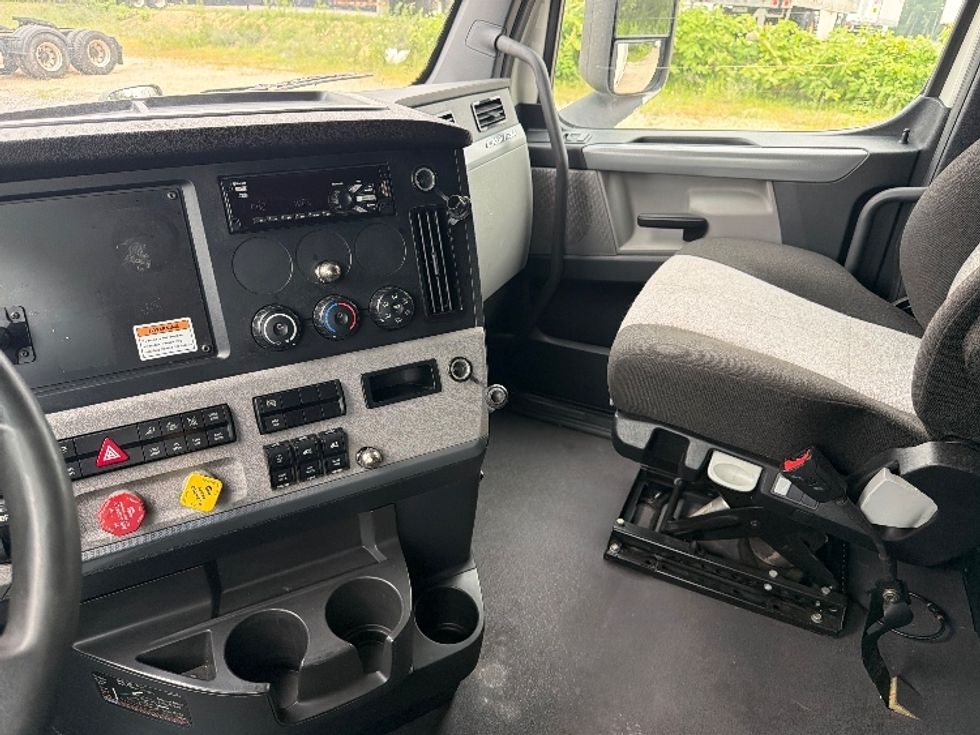 Sleeper Tractor-Heavy Duty Tractors-Freightliner-2021-T12664ST-Reading-PA-688,575\n\t\tmiles-$ 53,500 - Image 10