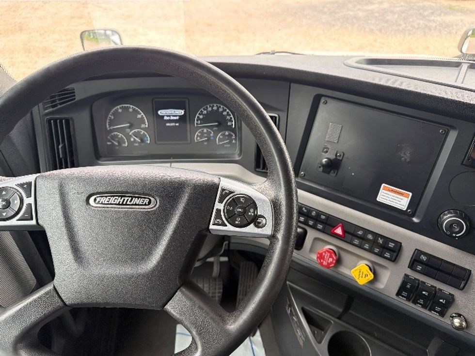 Sleeper Tractor-Heavy Duty Tractors-Freightliner-2021-T12664ST-Reading-PA-688,575\n\t\tmiles-$ 53,500 - Image 11