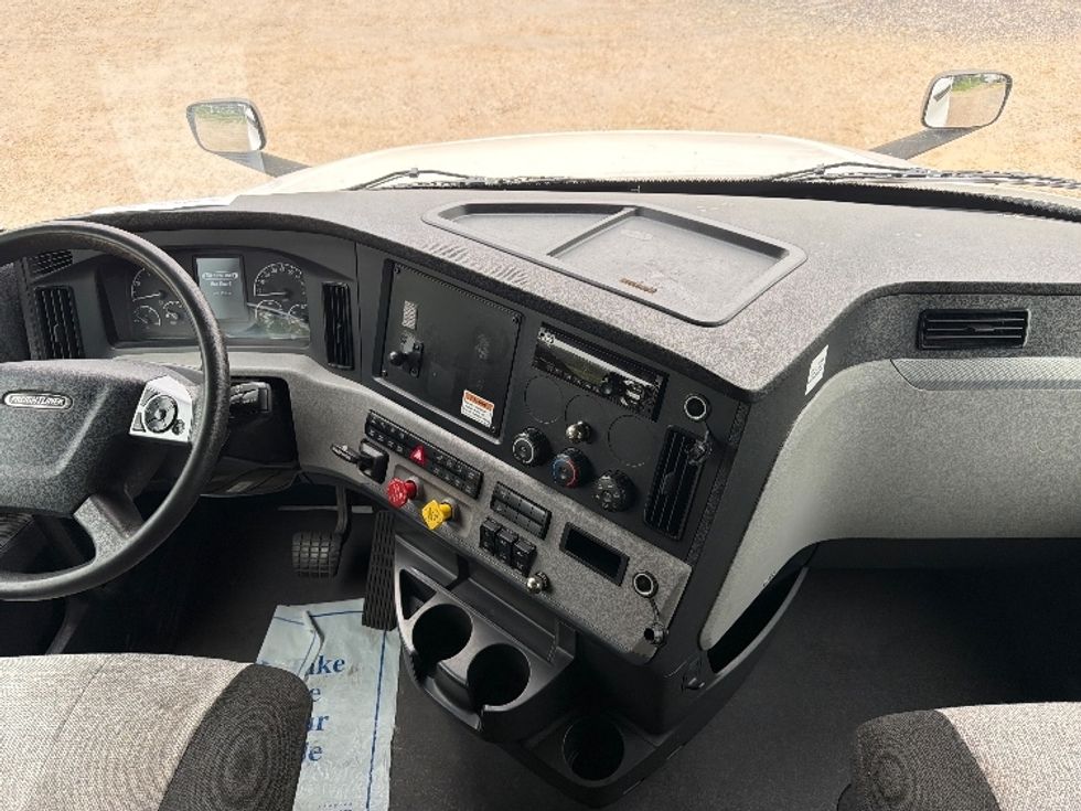 Sleeper Tractor-Heavy Duty Tractors-Freightliner-2021-T12664ST-Reading-PA-688,575\n\t\tmiles-$ 53,500 - Image 12