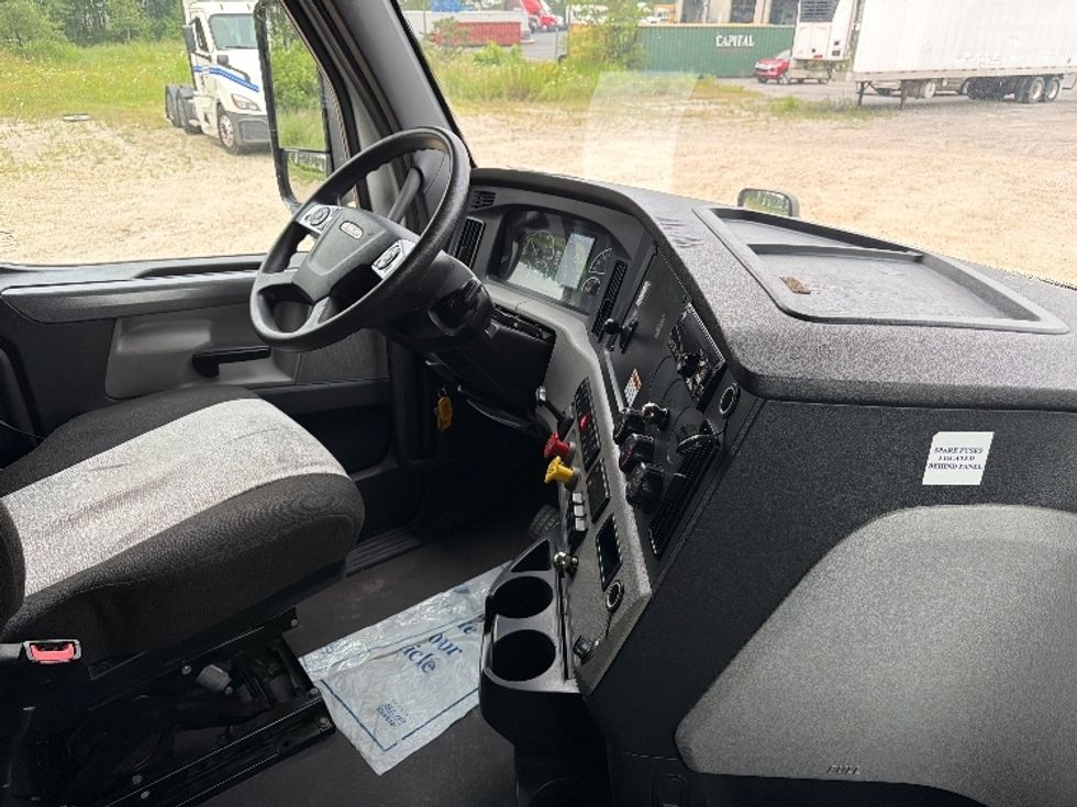 Sleeper Tractor-Heavy Duty Tractors-Freightliner-2021-T12664ST-Reading-PA-688,575\n\t\tmiles-$ 53,500 - Image 15
