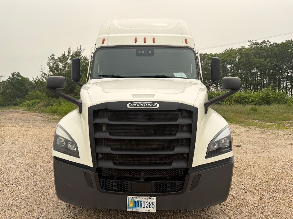 Sleeper Tractor-Heavy Duty Tractors-Freightliner-2021-T12664ST-Reading-PA-688,575\n\t\tmiles-$ 53,500 - Image 2