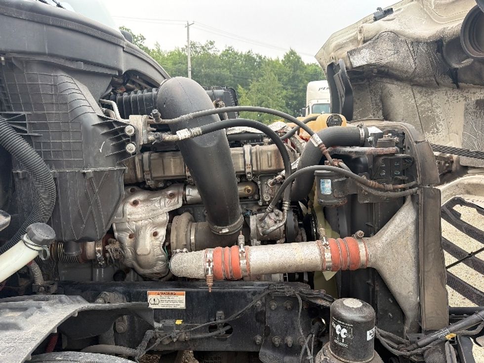 Sleeper Tractor-Heavy Duty Tractors-Freightliner-2021-T12664ST-Reading-PA-688,575\n\t\tmiles-$ 53,500 - Image 20