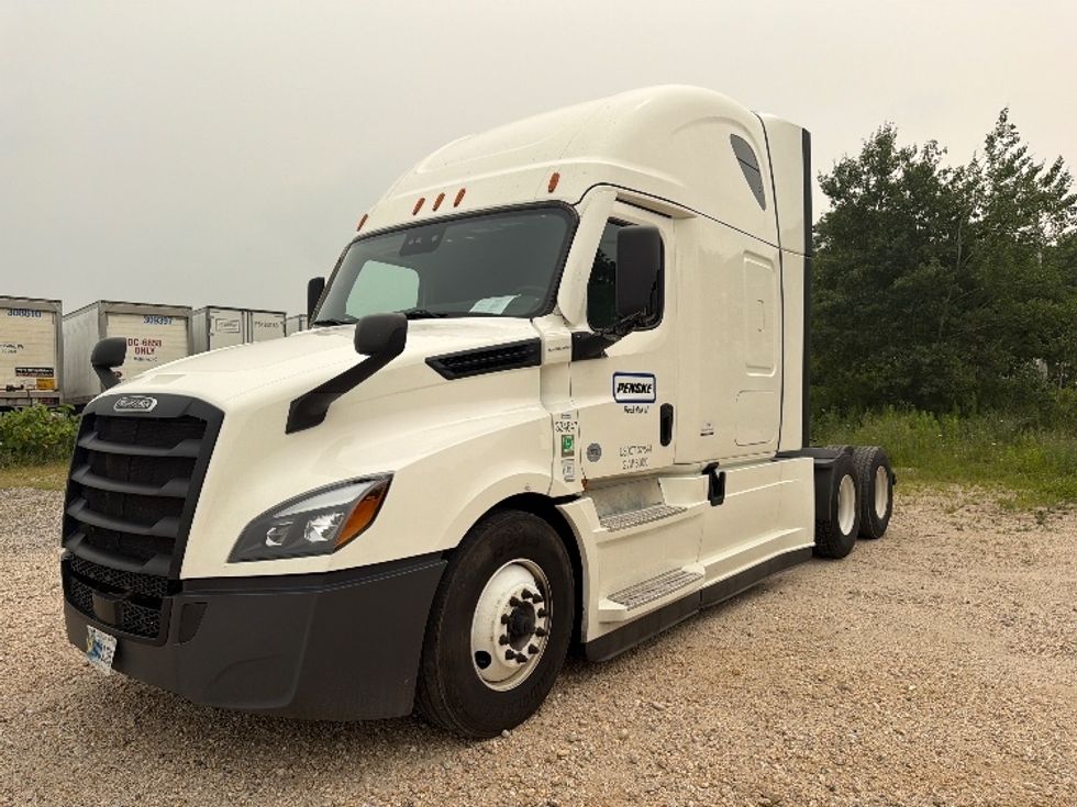 Sleeper Tractor-Heavy Duty Tractors-Freightliner-2021-T12664ST-Reading-PA-688,575\n\t\tmiles-$ 53,500 - Image 3