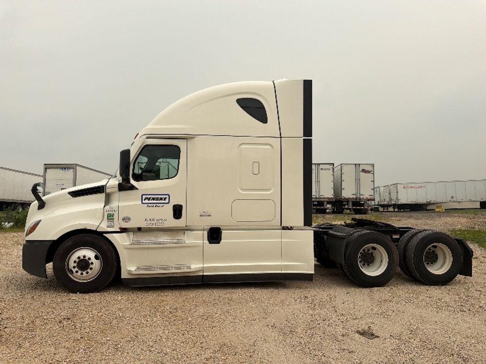 Sleeper Tractor-Heavy Duty Tractors-Freightliner-2021-T12664ST-Reading-PA-688,575\n\t\tmiles-$ 53,500 - Image 4